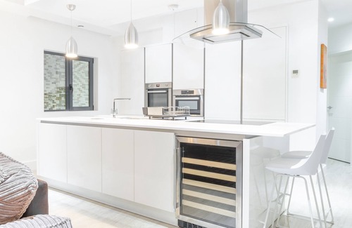 English Harbour Apartment | Spacious 1 bedroom apartment with pool, WiFi, AC in charming English Harbor area