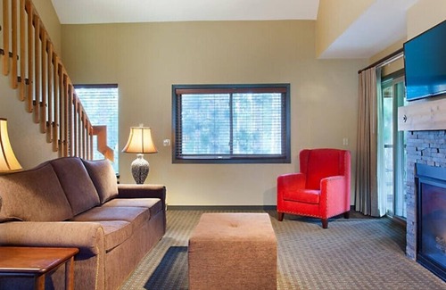 Wisconsin Dells Resort | Spacious 2 Bedroom Villa at Christmas Mountain