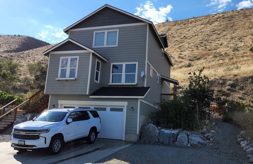 Pateros House | Spacious 2 bedroom w/river view - 5 min to Alta Lake Golf Resort and State Park