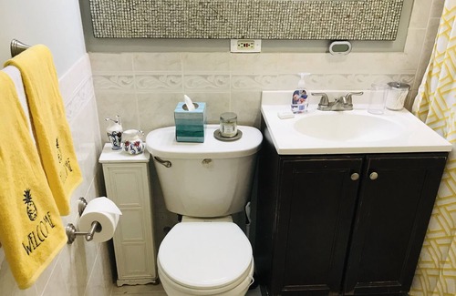 Seminary Hill Condo | Spacious 2B -1BA High Rise Condo in Alexandria