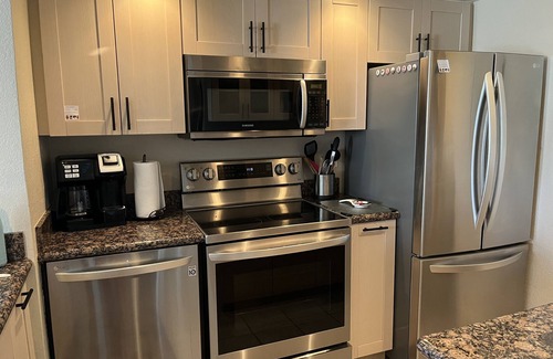 Paradise Valley Village Condo | Spacious 2bd 2ba Condo, 20 min to Old Town, walk to restaurants, heated pool🌴☀️⛳️