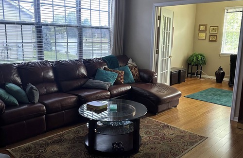 Schererville House | Spacious 2BR/2BA Home w/Modern Comforts – Near Chicago & Indiana Dunes!