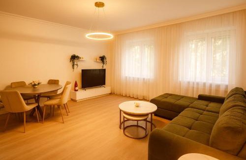 Nivy Apartment | Spacious 2BR Retreat for Families & Friends near City Center