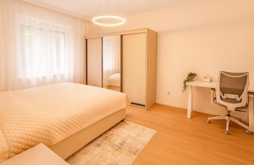 Nivy Apartment | Spacious 2BR Retreat for Families & Friends near City Center