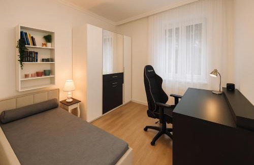 Nivy Apartment | Spacious 2BR Retreat for Families & Friends near City Center