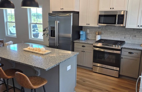 Normal House | Spacious 3-bedroom townhome just minutes from downtown Hsv, Redstone Arsenal.