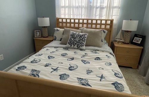 Driftwood House | Spacious 3-bedroom 2-bath house only 0.3 miles from the Hard Rock Hotel!