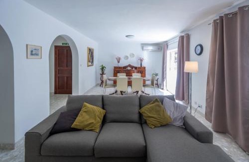 Il-Balluta Apartment | Spacious 3 bedroom Apartment in the Heart of St Julians