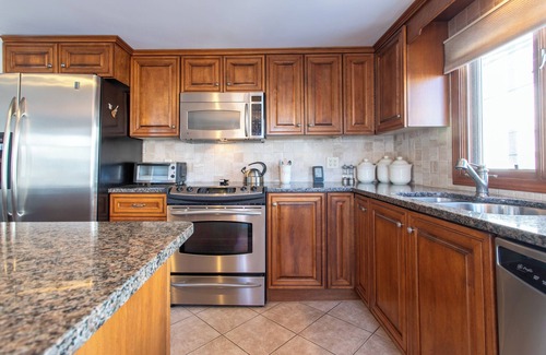 Seabrook Apartment | Spacious 3-bedroom apartment with AC, WiFi in Seabrook Beach