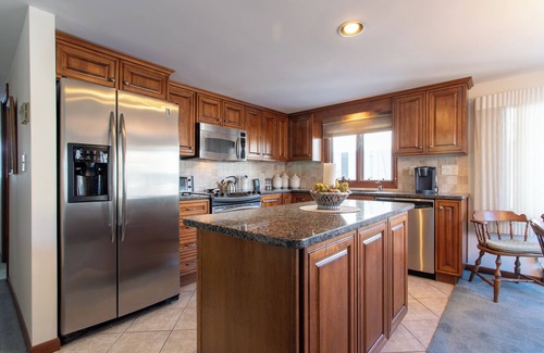 Seabrook Apartment | Spacious 3-bedroom apartment with AC, WiFi in Seabrook Beach