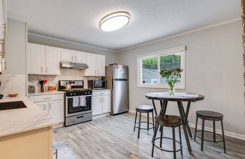 Albright Apartment | Spacious 3 bedroom Apartment, Located in the Heart of Elmwood Village
