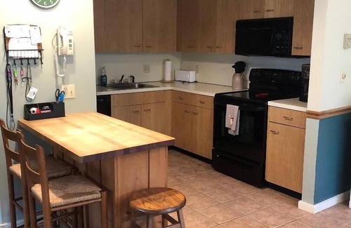 Lincoln Condo | Spacious 3 Bedroom Condo at the Village of Loon Mountain