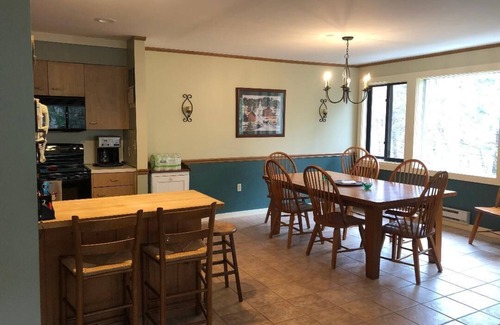 Lincoln Condo | Spacious 3 Bedroom Condo at the Village of Loon Mountain