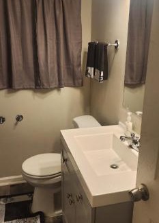 Church Street Apartment | Spacious 3-Bedroom House in Atl