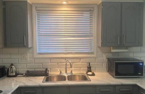 Downsview Apartment | Spacious 3 Bedroom Suite