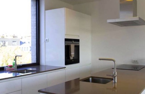 Klein-Antwerpen Apartment | Spacious 3BR 2/5 BA Near Diamond District by Oneluxstay