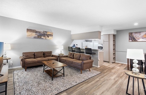 North University Apartment | Spacious 3BR/2BA next to UT 9768