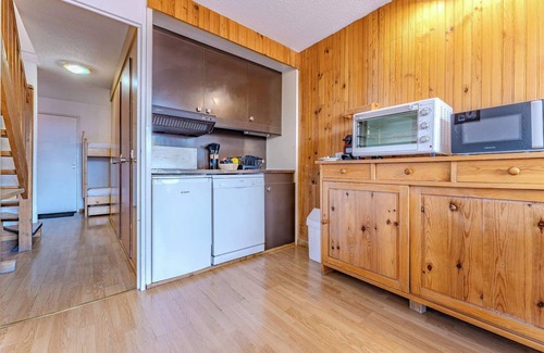 Val-Thorens Apartment | Spacious 3BR Duplex Heart of Valthorens with parking and mountain views