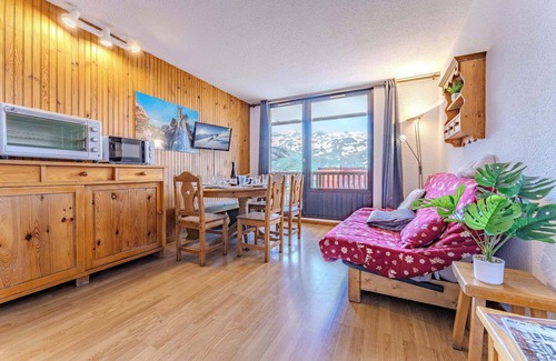 Val-Thorens Apartment | Spacious 3BR Duplex Heart of Valthorens with parking and mountain views