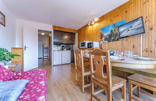 Val-Thorens Apartment | Spacious 3BR Duplex Heart of Valthorens with parking and mountain views