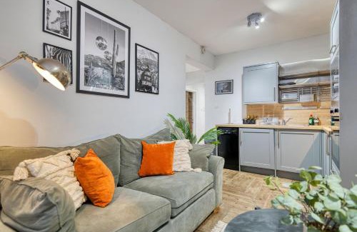 North West Apartment | Spacious 4 Bedroom Apt Near West End Glasgow