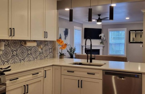 Atlanta House | Spacious 4 BR/3.5 BA Vacation Rental Home in West End Atlanta