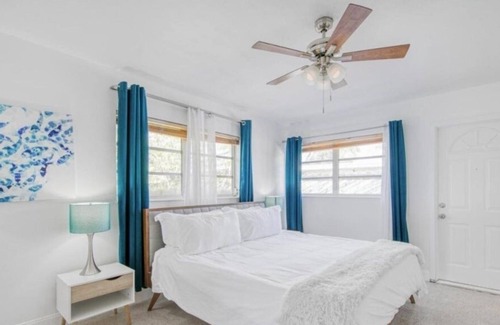 Wilton Manors House | Spacious 4bd House On The River Wilton Manors 4 Bedroom Home by Redawning