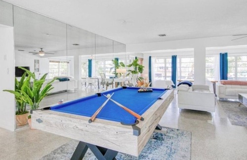 Wilton Manors House | Spacious 4bd House On The River Wilton Manors 4 Bedroom Home by Redawning