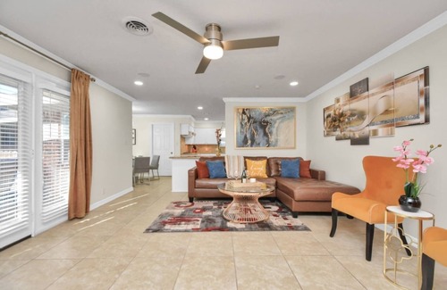 Westbury House | Spacious 4BDRM Oasis in Houston's Southwest Charm