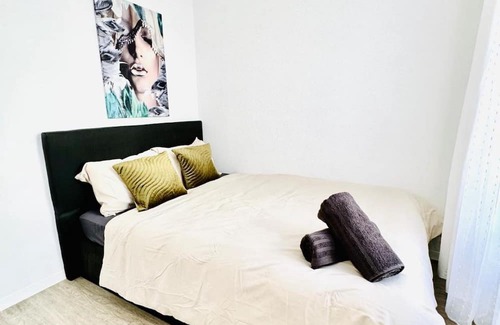 Grinzing Apartment | Spacious 4BR Apt for up to 12P; 10Min to FAC Platz