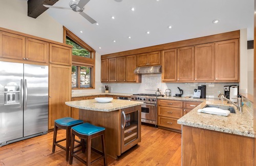 Lake Forest Cabin | Spacious 4BR Dollar Point Home w/Lake Tahoe Views, Private Hot Tub, Pool Table, Close to Skiing!