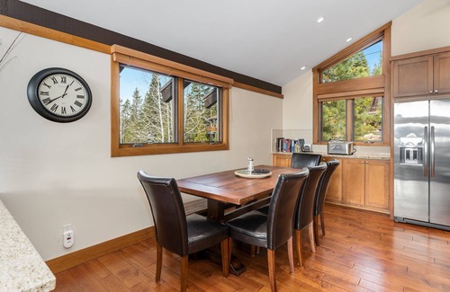 Lake Forest Cabin | Spacious 4BR Dollar Point Home w/Lake Tahoe Views, Private Hot Tub, Pool Table, Close to Skiing!