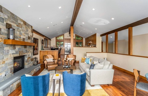 Lake Forest Cabin | Spacious 4BR Dollar Point Home w/Lake Tahoe Views, Private Hot Tub, Pool Table, Close to Skiing!