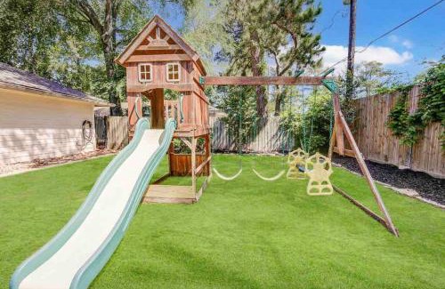 Shenandoah House | Spacious 4BR for Groups - 3 min to Woodlands Mall