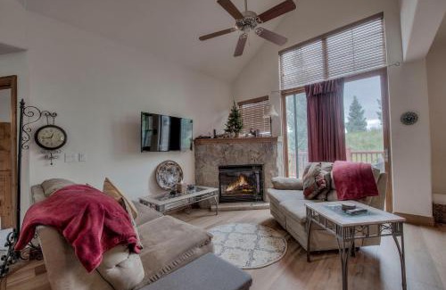 The Highlands House | Spacious 4BR Near Trails with Shuttle to Slopes