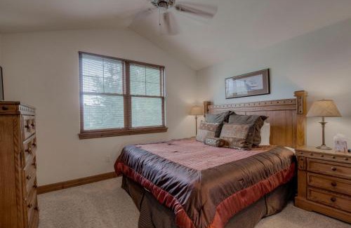 The Highlands House | Spacious 4BR Near Trails with Shuttle to Slopes
