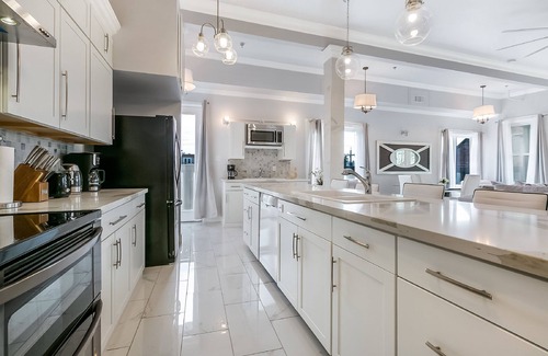 Faubourg Lafayette Condo | Spacious 5BD Penthouse in NOLA