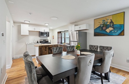 Lansing House | Spacious 6-bedroom building in fabulous Lansing with WiFi, AC