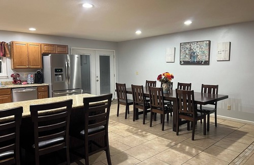 Almo House | Spacious 6-bedroom house in charming Benton with AC