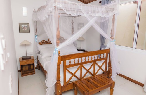 Hikkaduwa Hotel | Spacious 7-bedroom Private Rooms in a Villa in serene Hikkaduwa with AC -