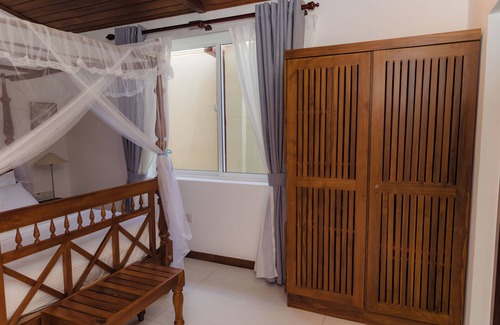 Hikkaduwa Hotel | Spacious 7-bedroom Private Rooms in a Villa in serene Hikkaduwa with AC -