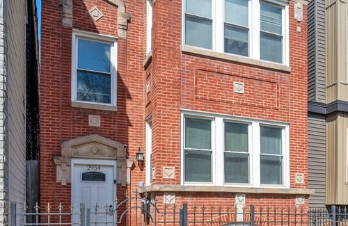 Avondale House | Spacious 8 BDRM + 2 Kitchens + Garage! Sleeps 16!