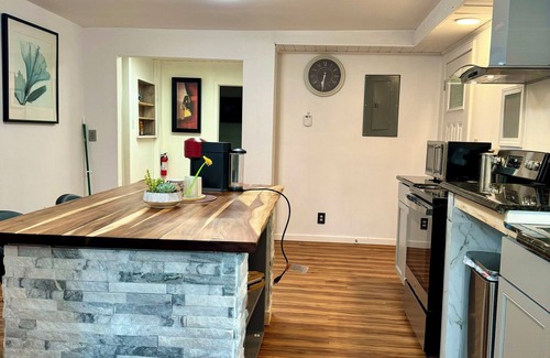 Fairbanks House | Spacious 8-bedroom building in welcoming Fairbanks with WiFi