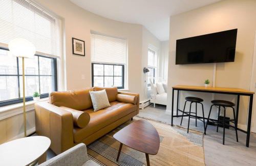 Prudential - St. Botolph Apartment | Spacious and Bright Studio