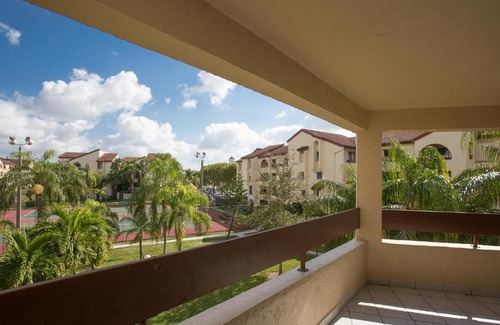 The Crossings Apartment | Spacious and Comfortable 2BD/2BT Apartment in Kendall