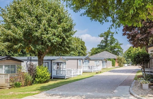 Axminster House | Spacious and luxurious 12ft-wide caravan with one double and two twin.