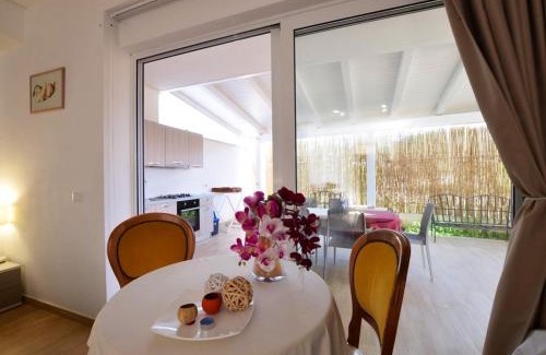 Pozzallo Apartment | Spacious apartment in Pozzallo, sea view, shared pool