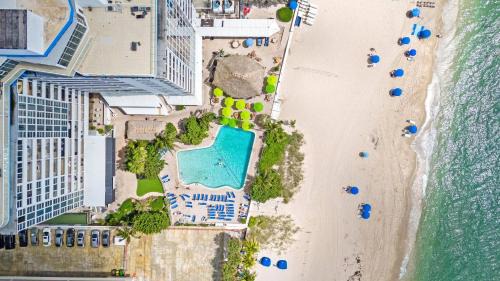 Galt Mile Apartment | Spacious Beach Retreat | Oceanfront Pool & Tiki