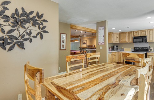 Brian Head Apartment | Spacious Brian Head Mtn Getaway w/Hot Tub!