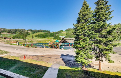 Brian Head Apartment | Spacious Brian Head Mtn Getaway w/Hot Tub!